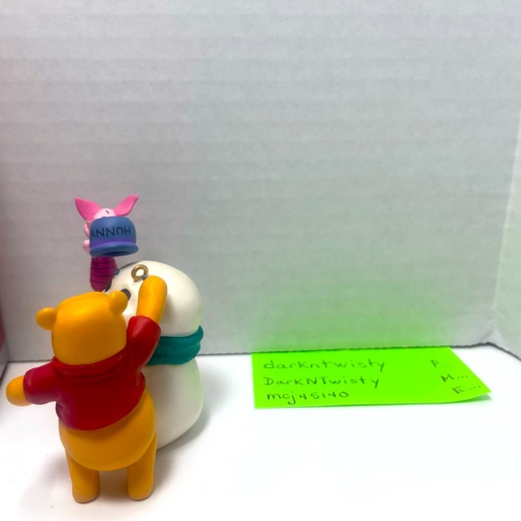 BNIB Vintage 1998 Hallmark Keepsake Ornament Winnie the Pooh Building a Snowman - Picture 2 of 16